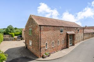 Marsland Barn- click for photo gallery